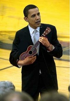 obama-play-ukulele